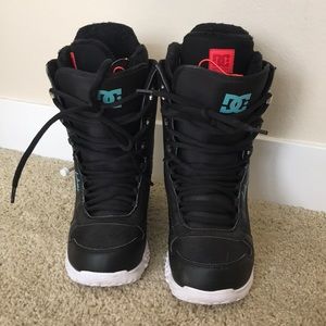 Women’s snowboard boots